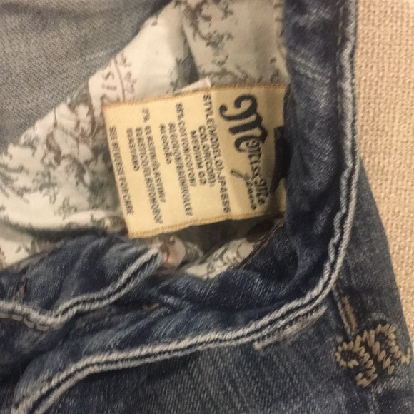 🔥🔥🔥🔥Will sell nine pairs of miss jeans for $335 firm. Size 25 and 26.🔥 - Picture 6 of 7